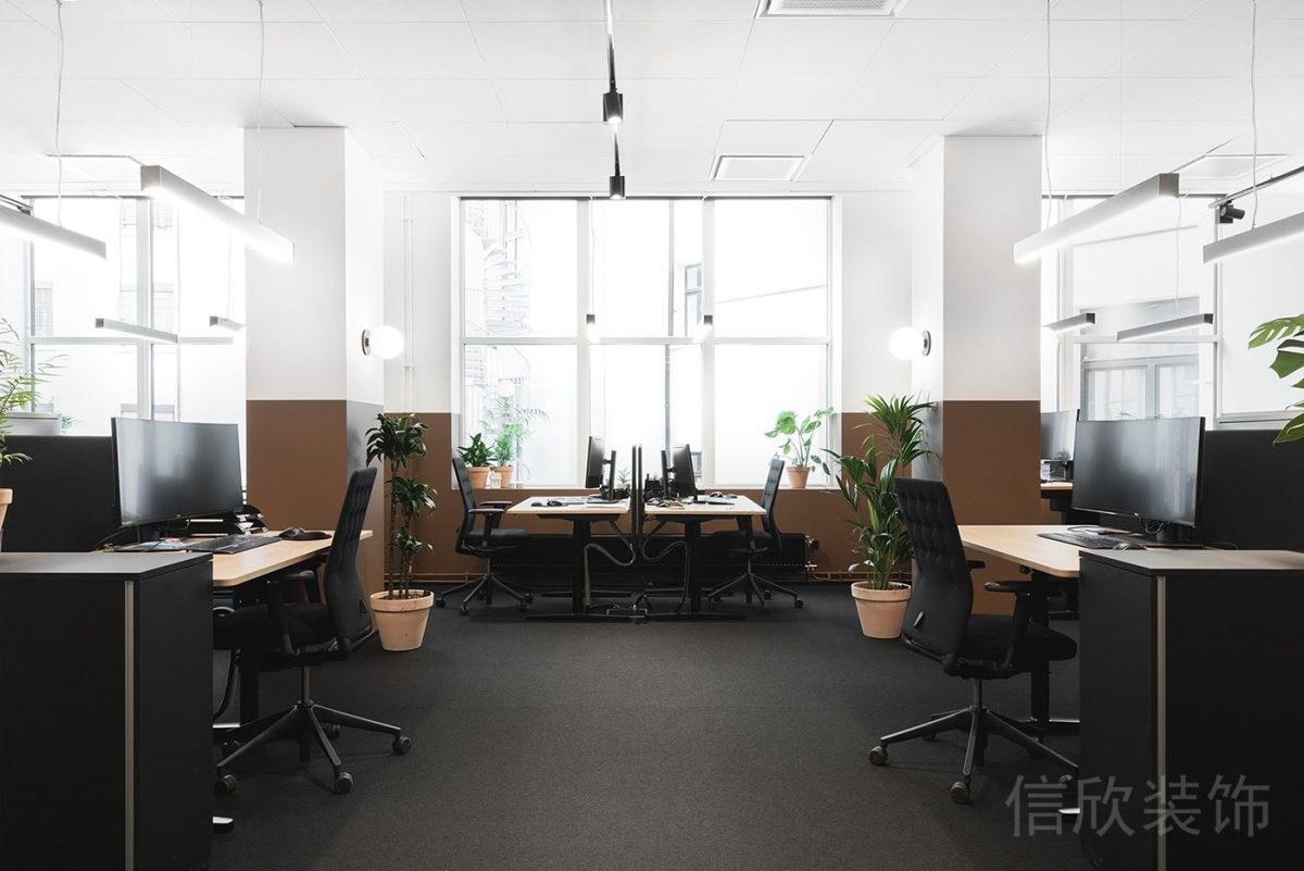 對稱式設(shè)計辦公室員工工位設(shè)計簡約風