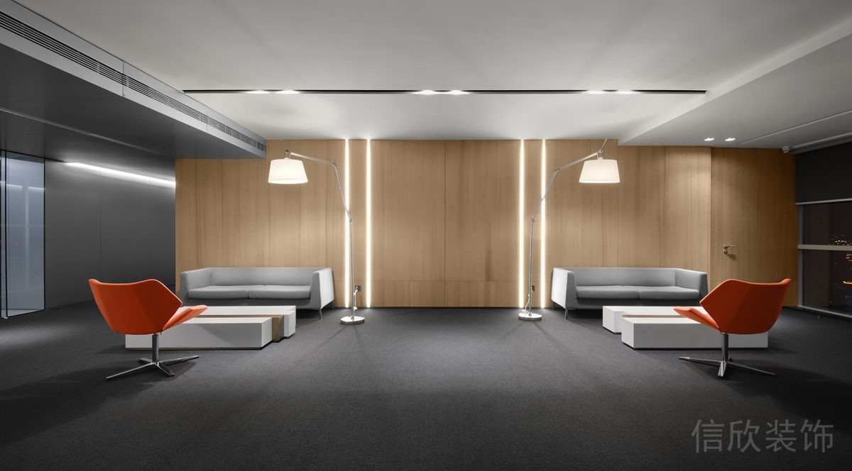 對稱式設計辦公室裝修原木風會客室洽談區(qū)商務設計