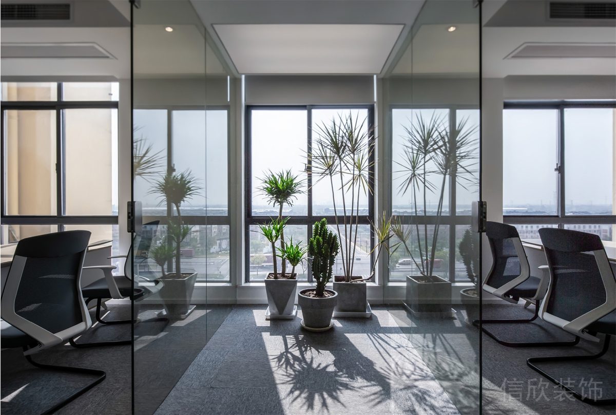 對稱式商務(wù)風過道設(shè)計辦公室裝修