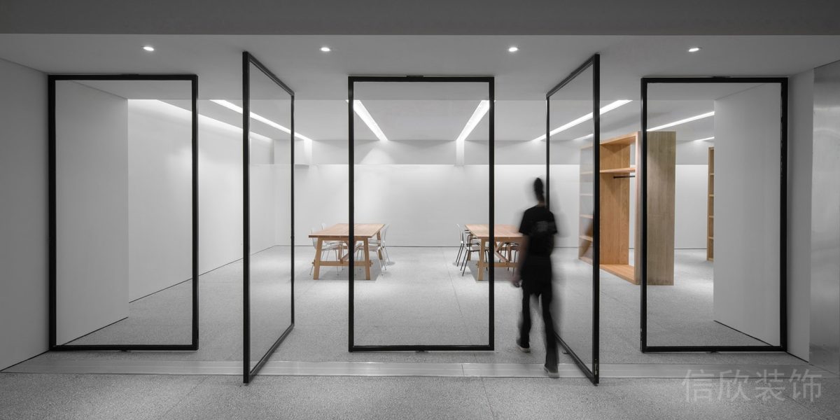 多開(kāi)門(mén)旋轉(zhuǎn)玻璃門(mén)辦公室過(guò)道裝修