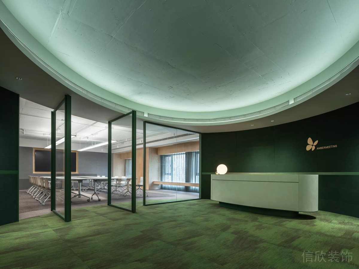 環(huán)形天花凸起球面造型綠色前臺(tái)辦公室裝修