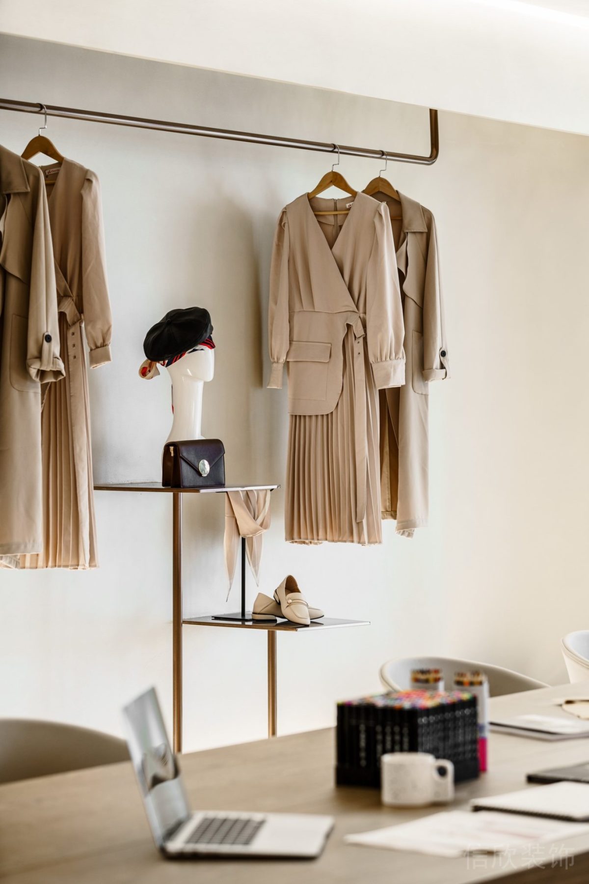 復(fù)古銅色晾衣桿設(shè)計(jì)效果圖