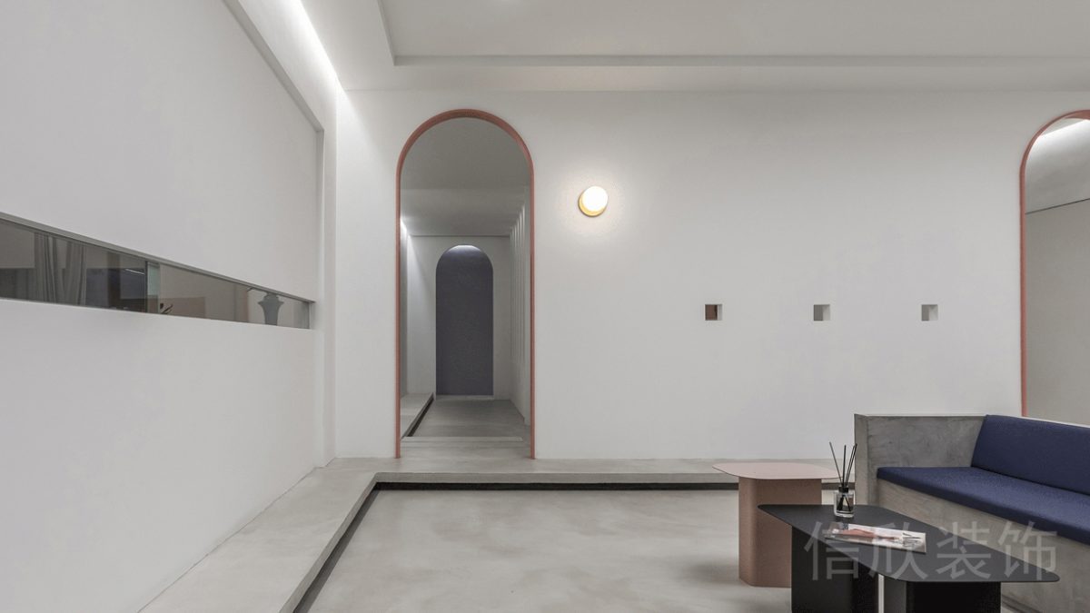 拱形瑜伽機(jī)構(gòu)簡(jiǎn)約風(fēng)藍(lán)色沙發(fā)休息