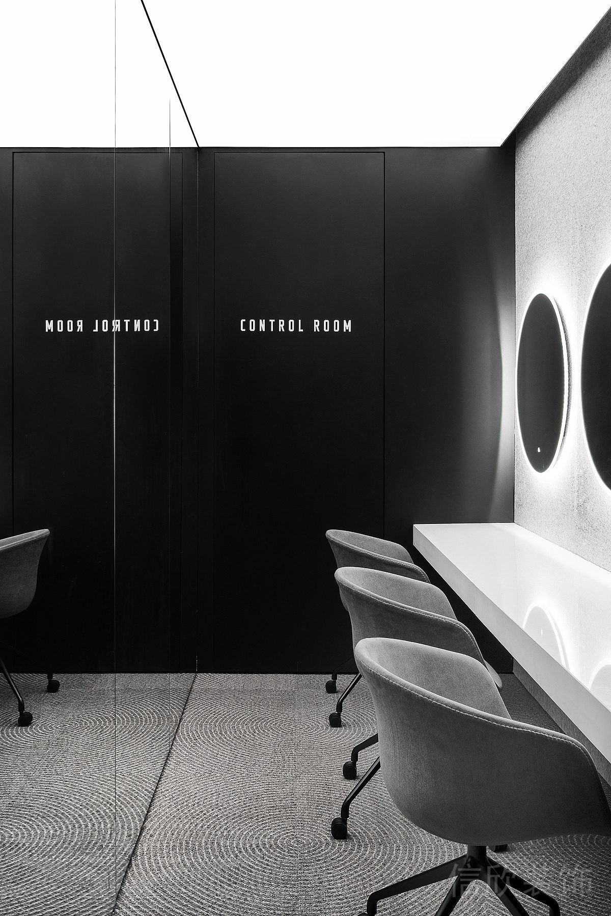 黑色簡約風(fēng)辦公室化妝室辦公室設(shè)計