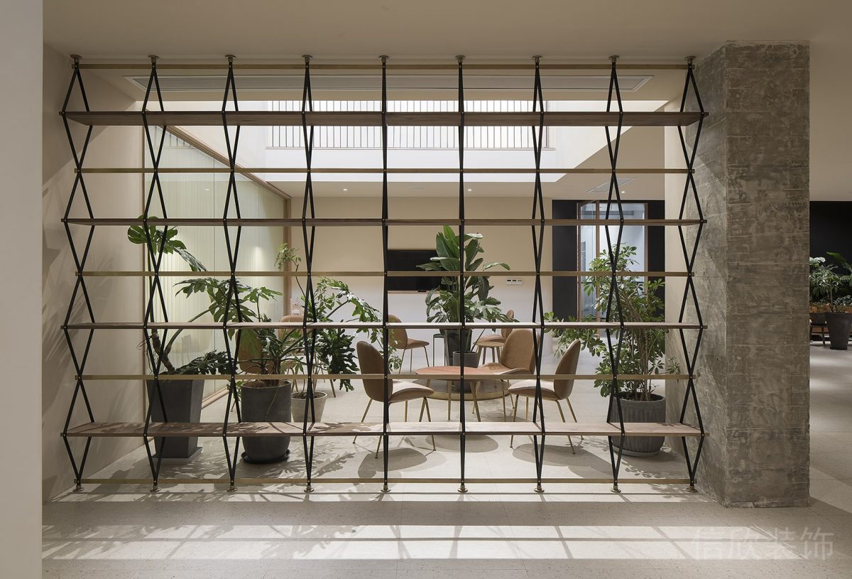 幾何創(chuàng)意金屬木飾面空間隔斷置物架辦公室設計