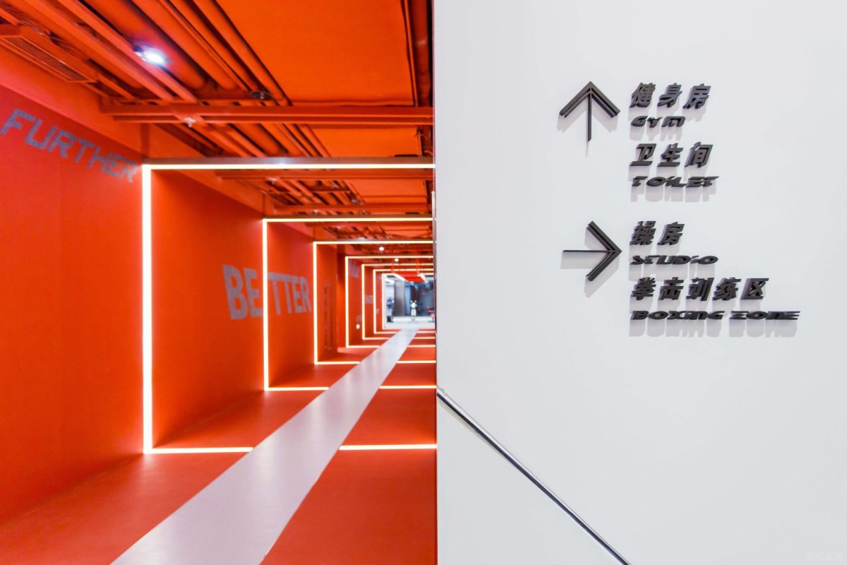 健身房紅色過道設(shè)計工業(yè)風(fēng)裝修設(shè)計環(huán)形led燈飾設(shè)計圖