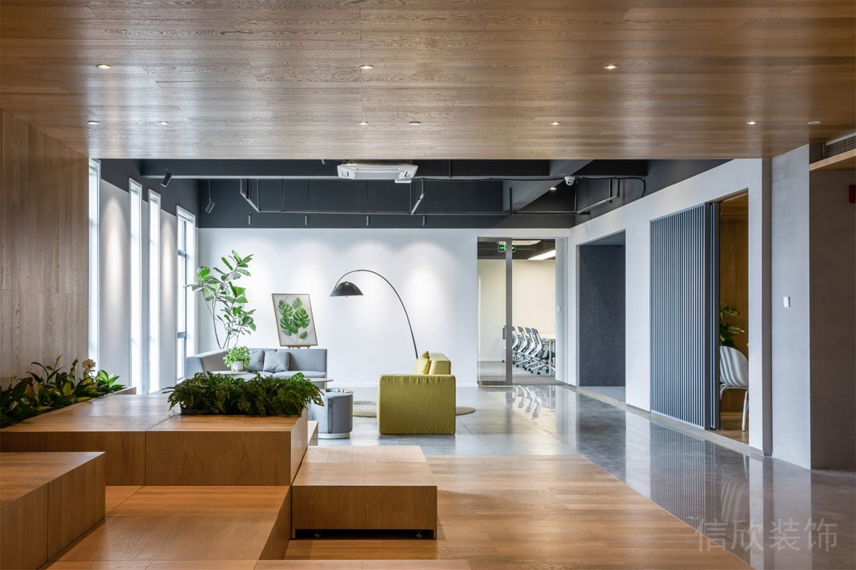 階梯式木飾面設(shè)計休息區(qū)辦公室裝修效果圖