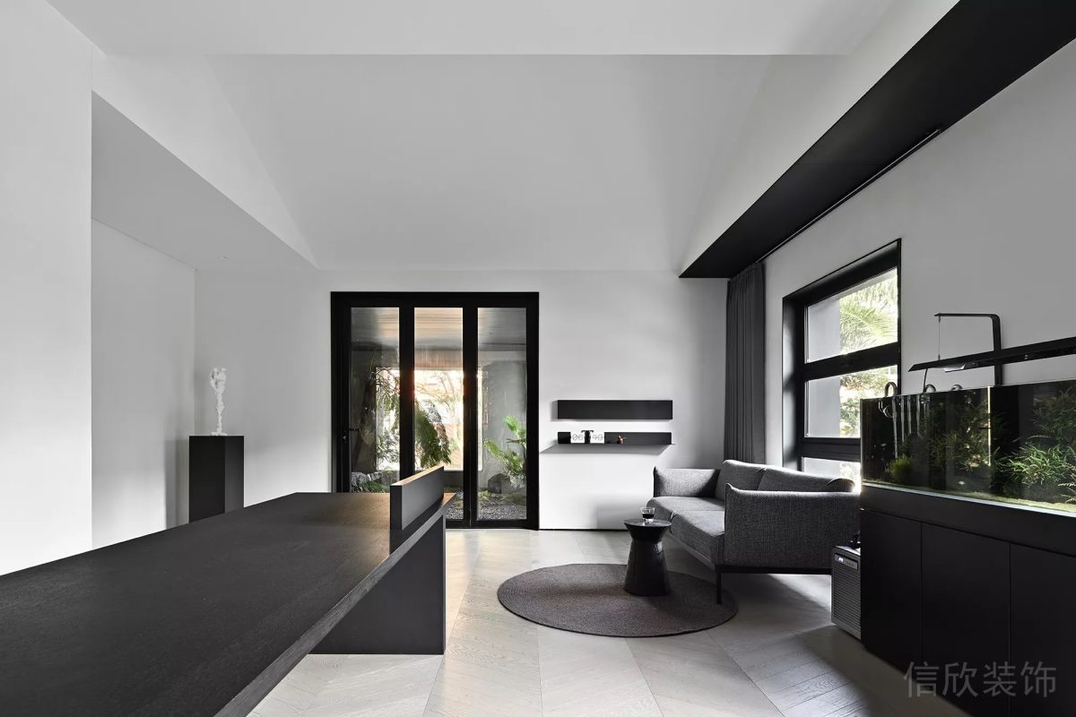 簡約風黑色桌椅搭配白色墻漆辦公室設(shè)計圖