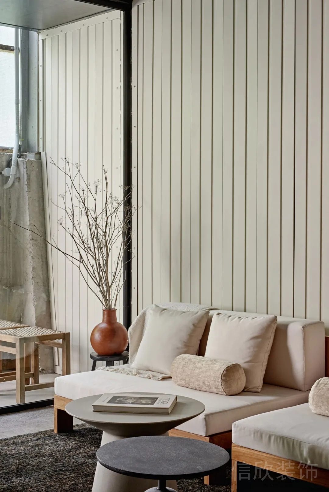 簡約風(fēng)沙發(fā)休息區(qū)瑜伽機(jī)構(gòu)條紋柵格板裝修