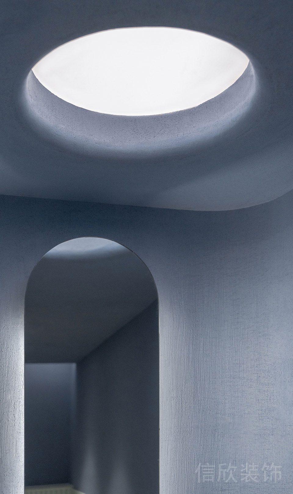 磨毛藍(lán)色墻體設(shè)計鏤空天井弧形創(chuàng)意瑜伽機構(gòu)設(shè)計圖