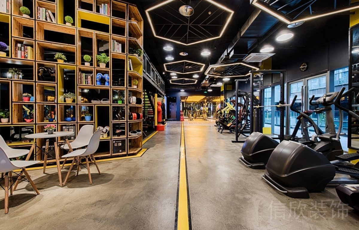 跑步機(jī)有氧區(qū)域健身房直線設(shè)計(jì)過(guò)道六邊形天花吊頂裝修設(shè)計(jì)