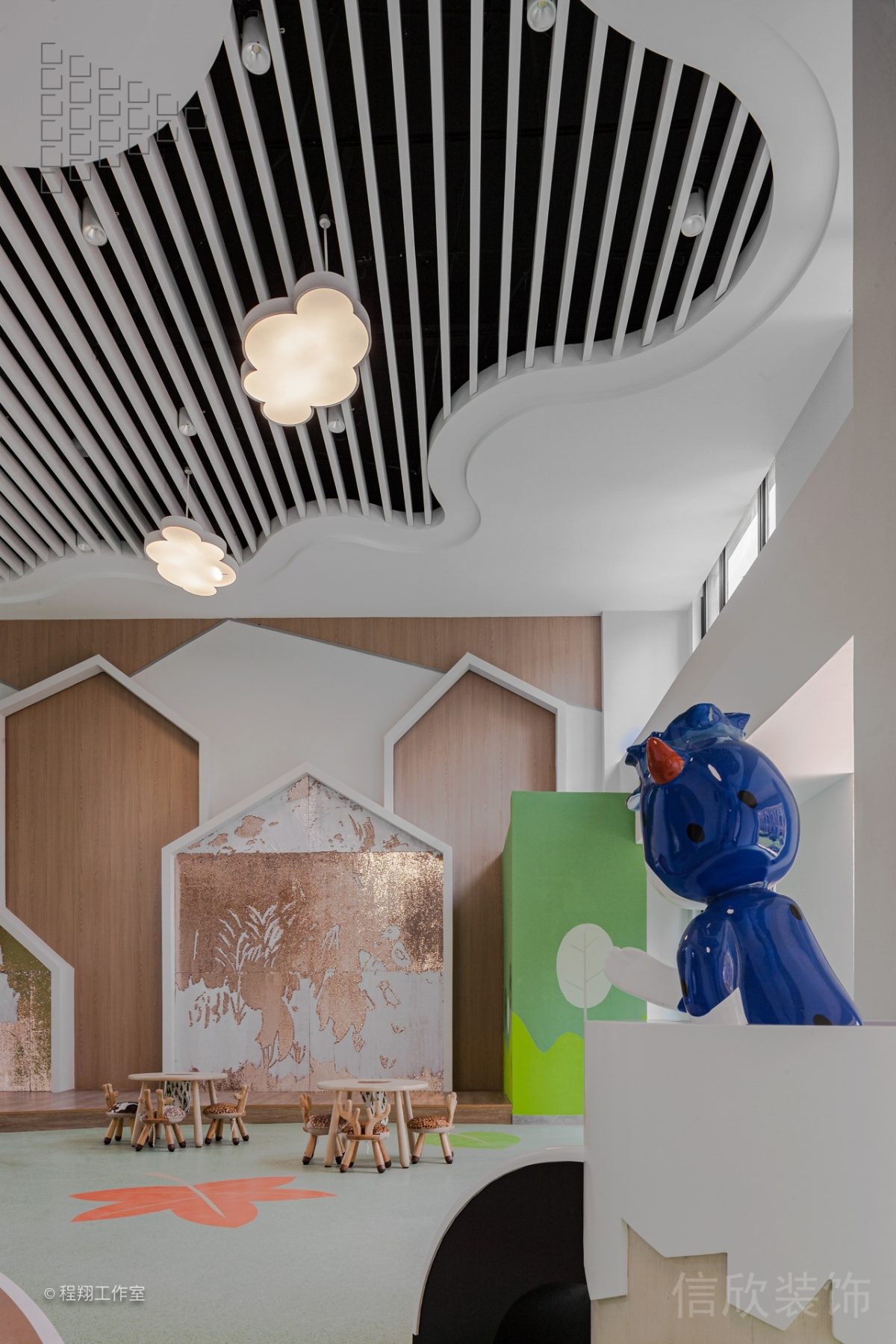 涂鴉式木屋房屋墻面設(shè)計(jì)兒童畫(huà)室