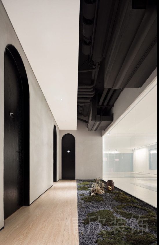 微景觀過道設(shè)計(jì)黑白簡(jiǎn)約風(fēng)瑜伽機(jī)構(gòu)