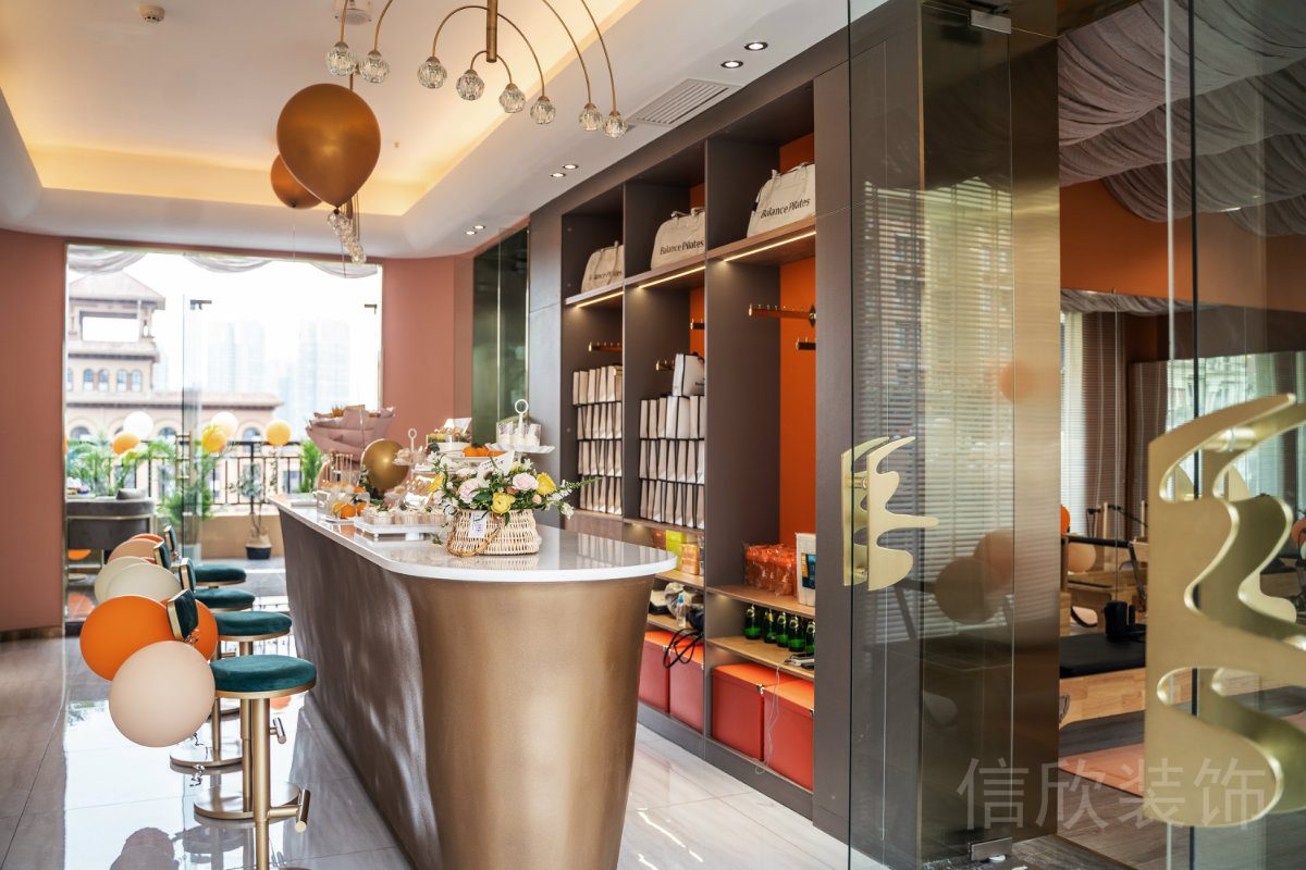 休息區(qū)橙色金屬茶水間瑜伽機構(gòu)設(shè)計