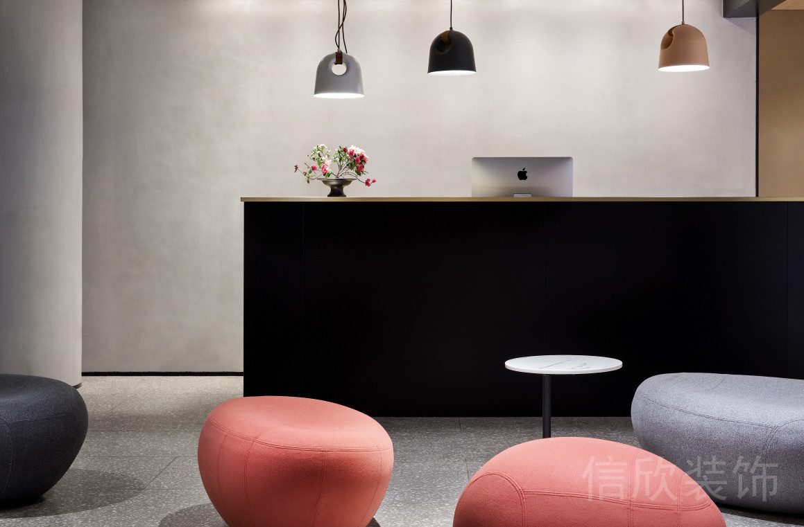 瑜伽機(jī)構(gòu)裝修設(shè)計(jì)創(chuàng)意天花吊頂前臺(tái)區(qū)