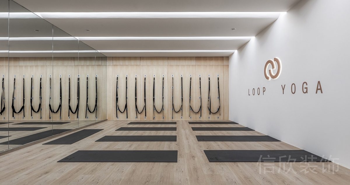 原木地板置物柜裝修全落地式鏡面玻璃設(shè)計(jì)瑜伽機(jī)構(gòu)