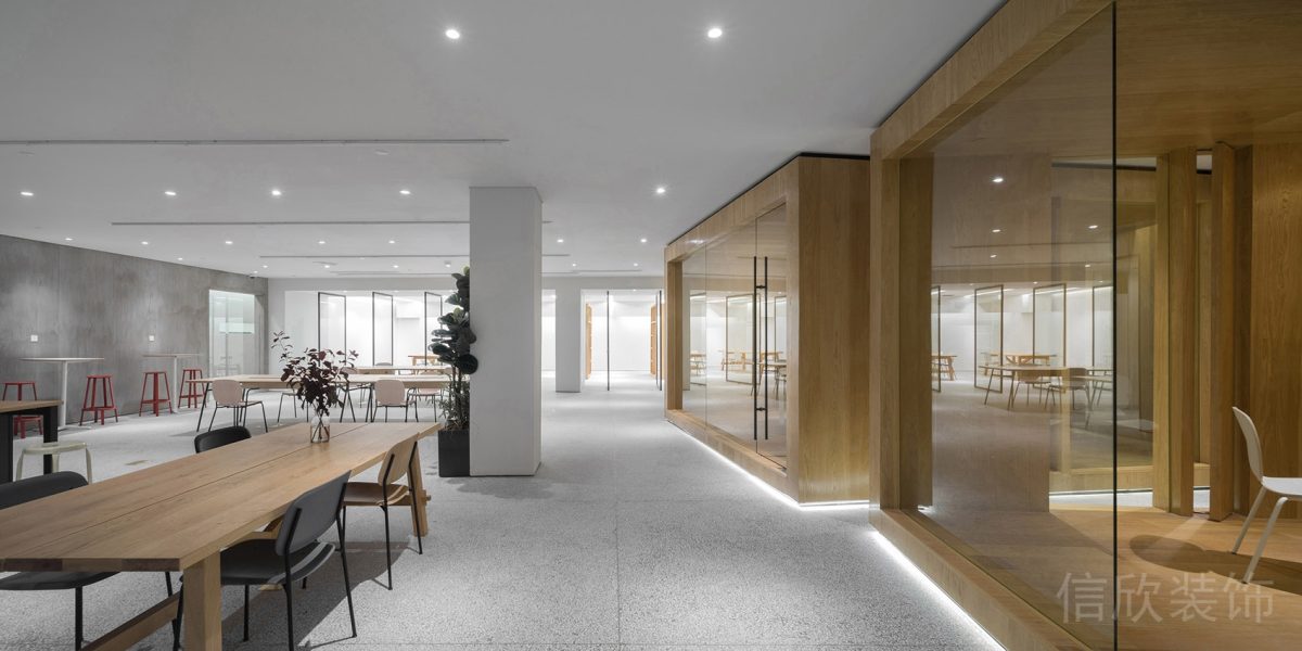 原木風(fēng)辦公室獨(dú)立洽談室裝修設(shè)計(jì)會(huì)議室