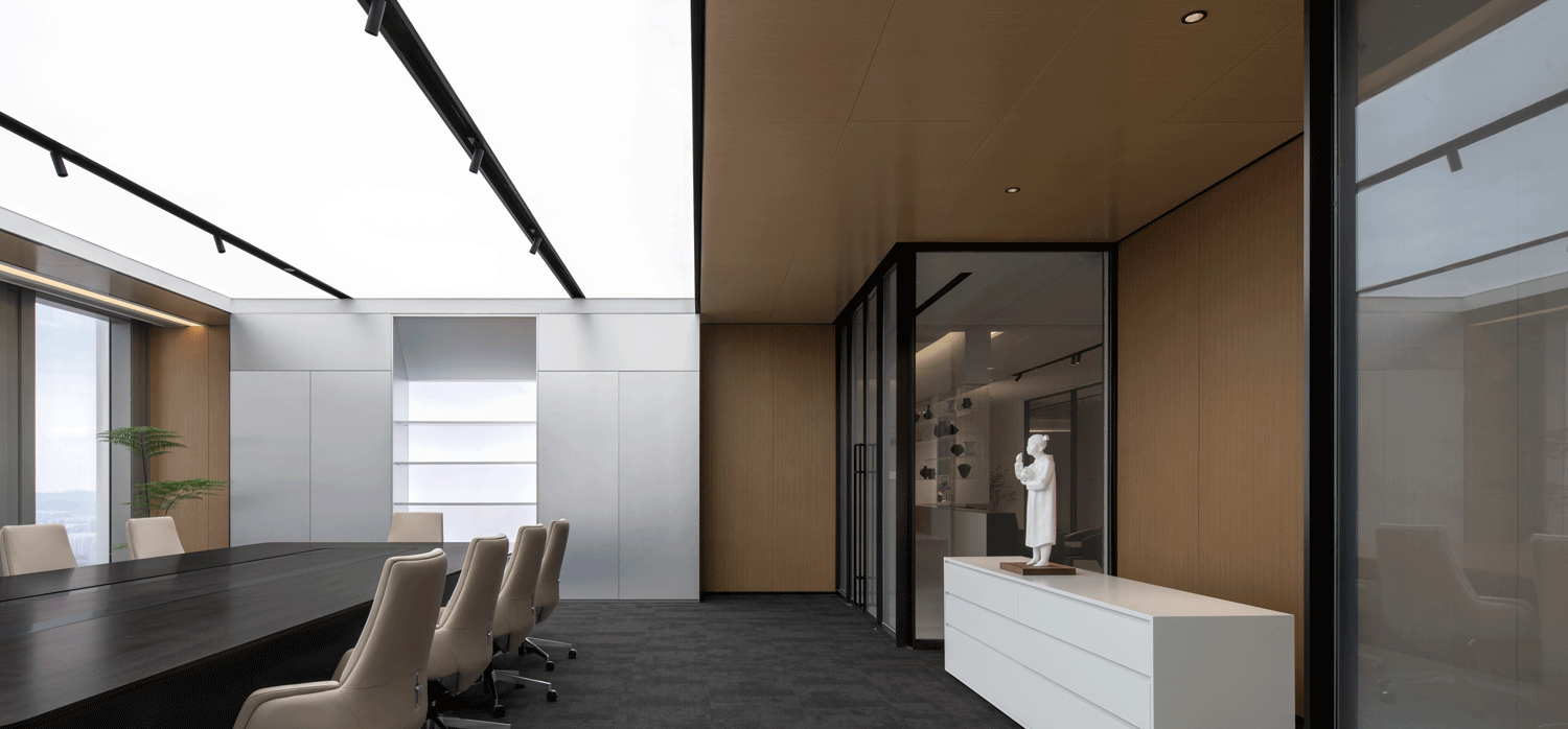 智能調(diào)控防窺玻璃金屬會議室裝修