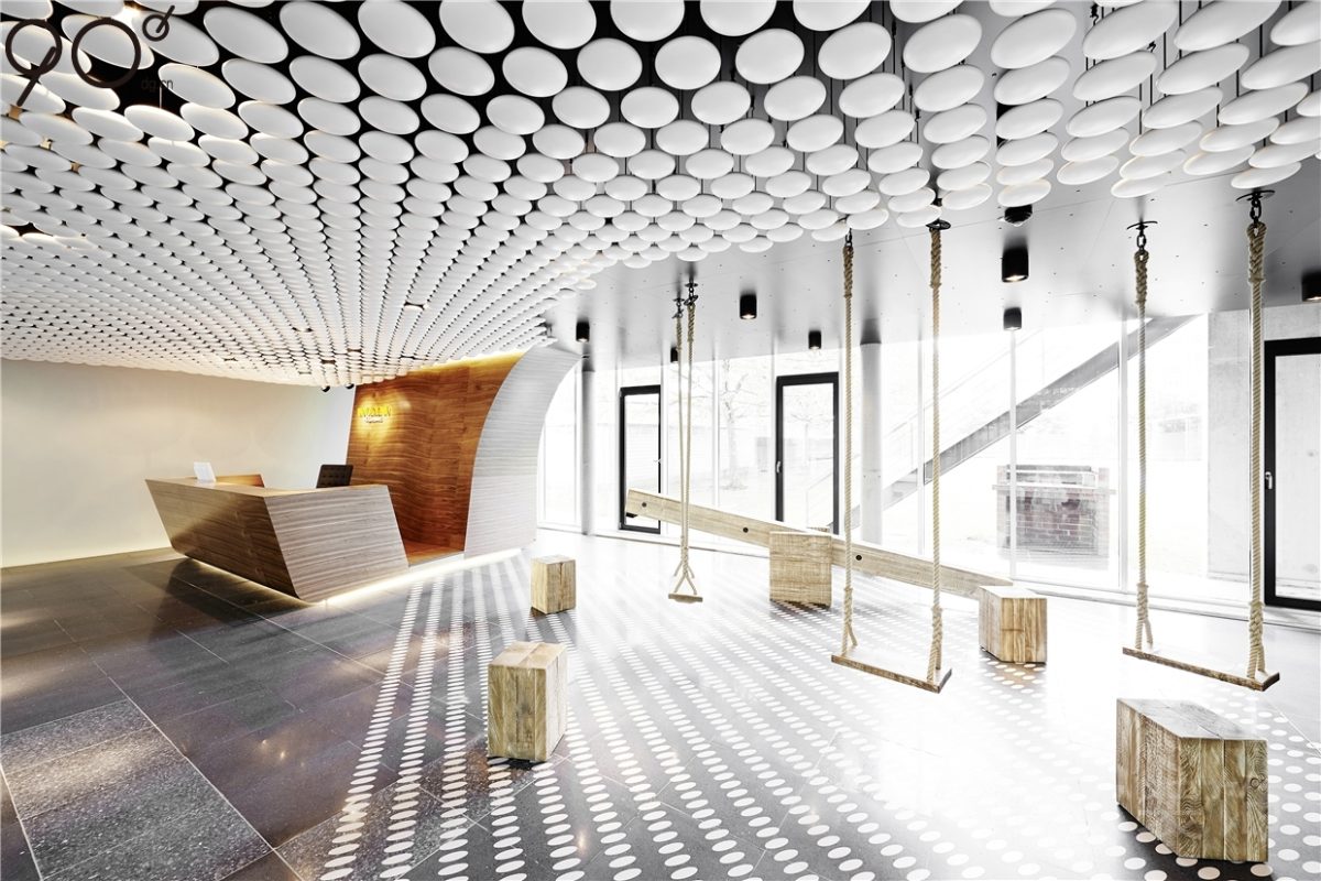 波點(diǎn)白色天花鏤空設(shè)計(jì)大廳辦公室木質(zhì)前臺區(qū)