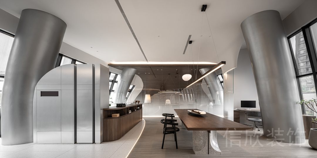 辦公室過道裝修設計木飾面效果員工就餐區(qū)效果圖天花直線式內(nèi)嵌燈飾效果