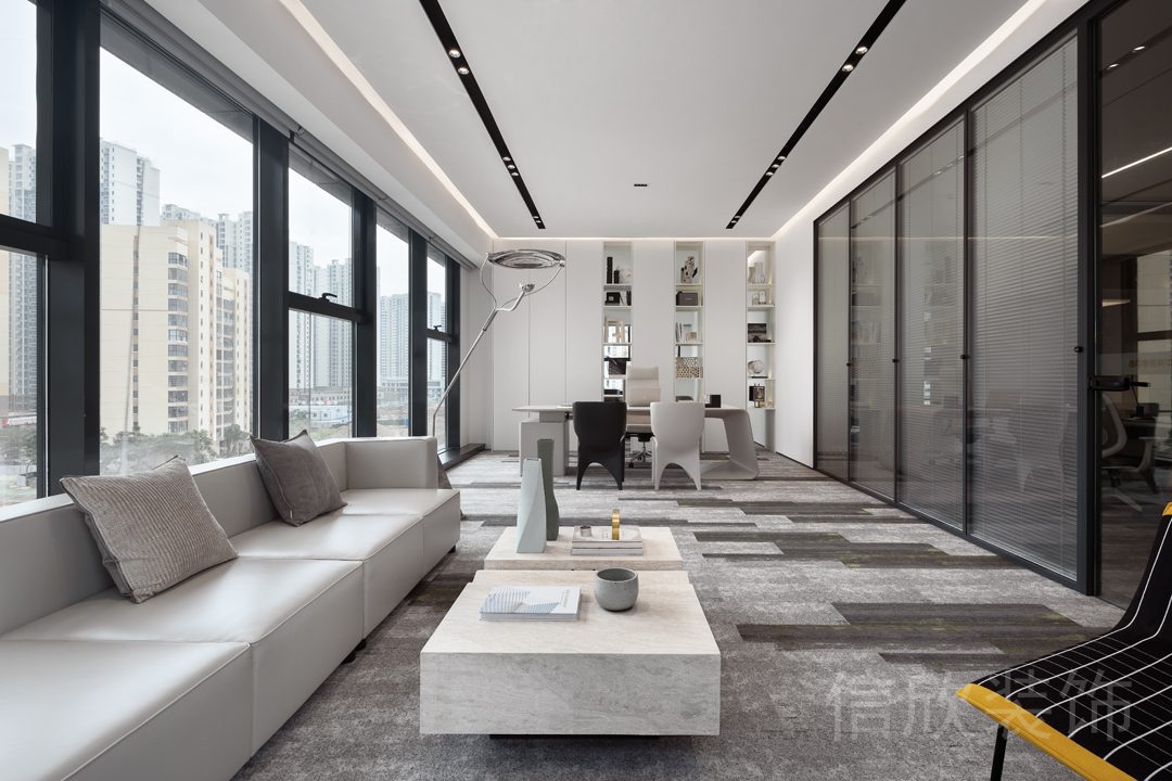 辦公室灰色軟包皮革沙發(fā)裝修玻璃黑色隔斷效果圖設(shè)計(jì)