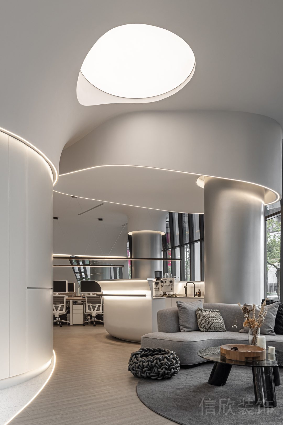 辦公室設(shè)計(jì)布藝沙發(fā)裝修實(shí)木地板效果燈帶裝修開放式休息區(qū)