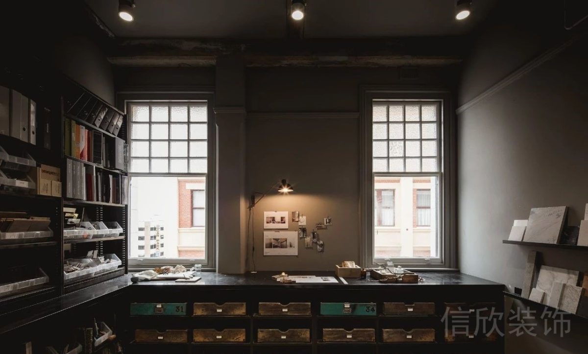 辦公室裝修設(shè)計(jì)半墻定制收納柜木質(zhì)復(fù)古設(shè)計(jì)效果