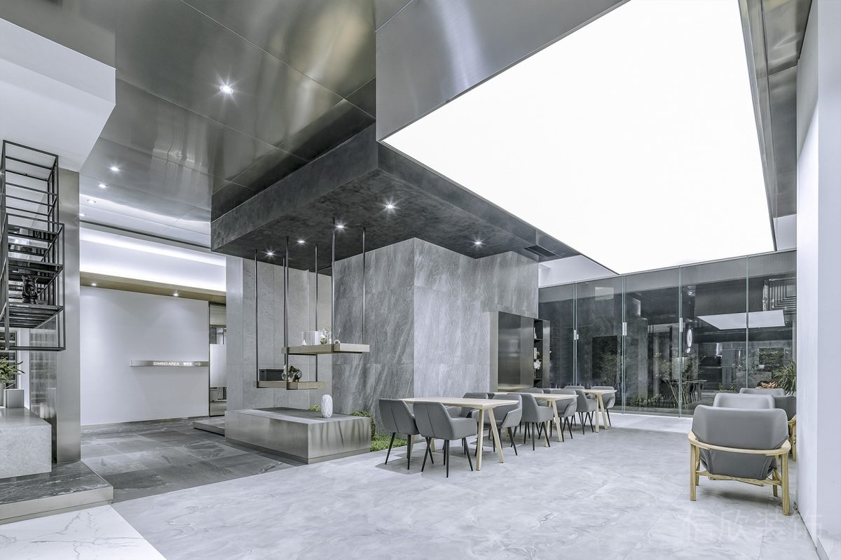 辦公室裝修效果圖鏡面金屬就餐區(qū)燈飾設計