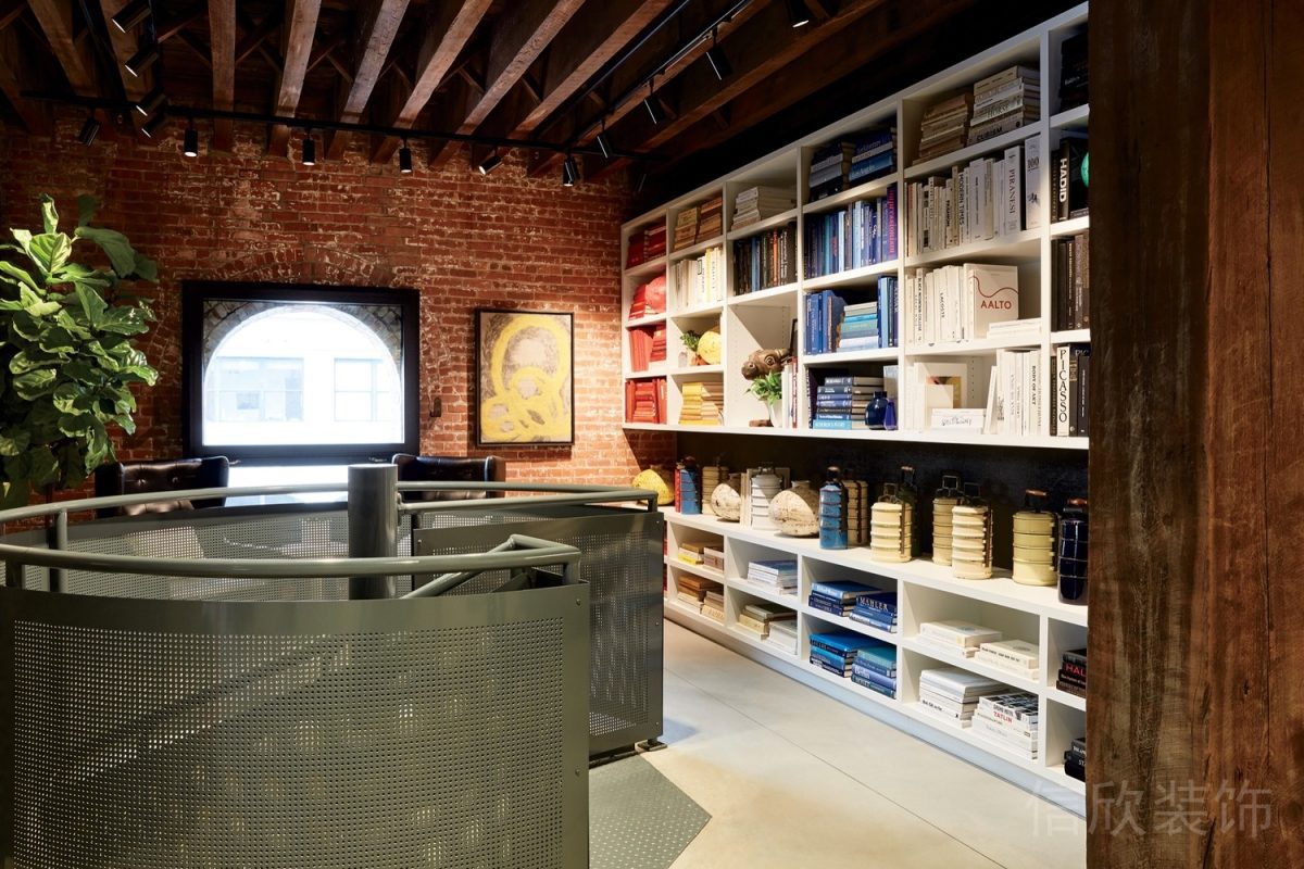 半墻弧線綠色金屬洞洞板裝修復(fù)古紅磚設(shè)計效果圖書館辦公室資料室設(shè)計