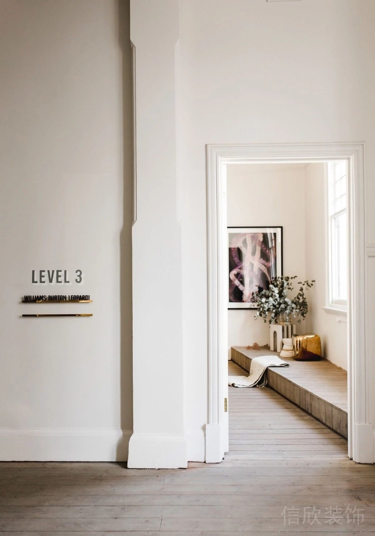 白色墻體設(shè)計藝術(shù)感石膏線全屋定制工作室裝修