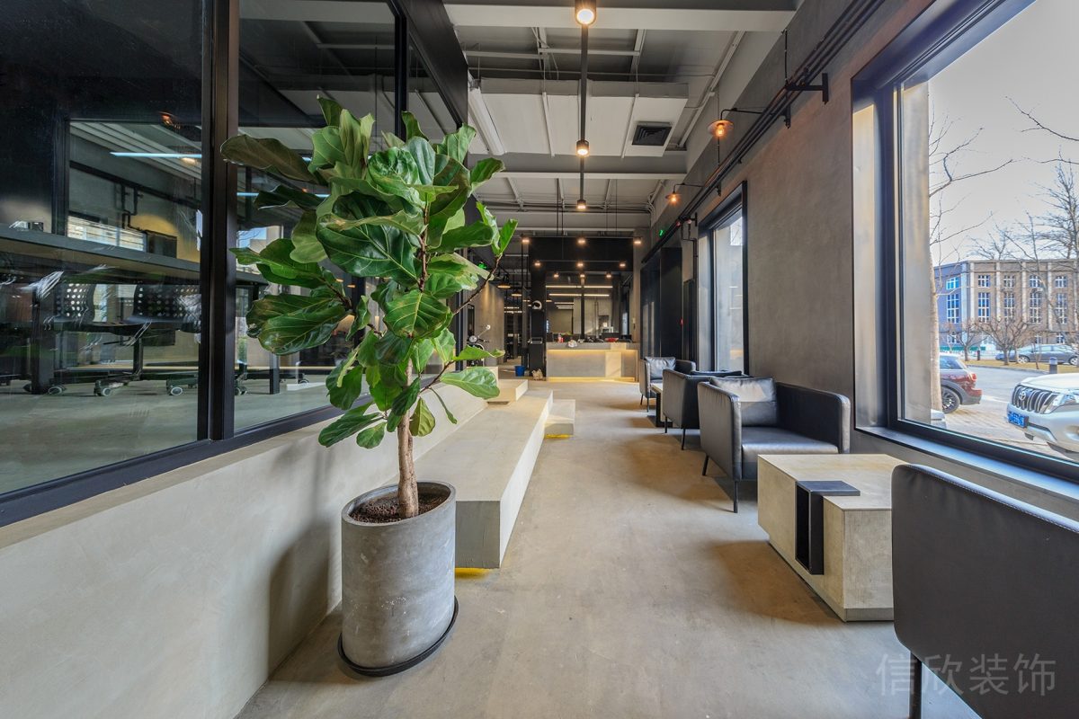 窗邊裝修沙發(fā)效果直線式過(guò)道玻璃墻體隔斷灰色調(diào)空間設(shè)計(jì)