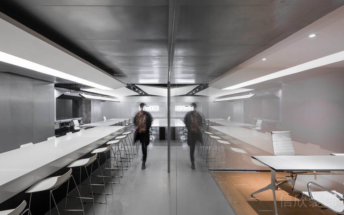 對稱鏡面裝修玻璃隔斷效果長桌裝修工業(yè)風(fēng)設(shè)計圖