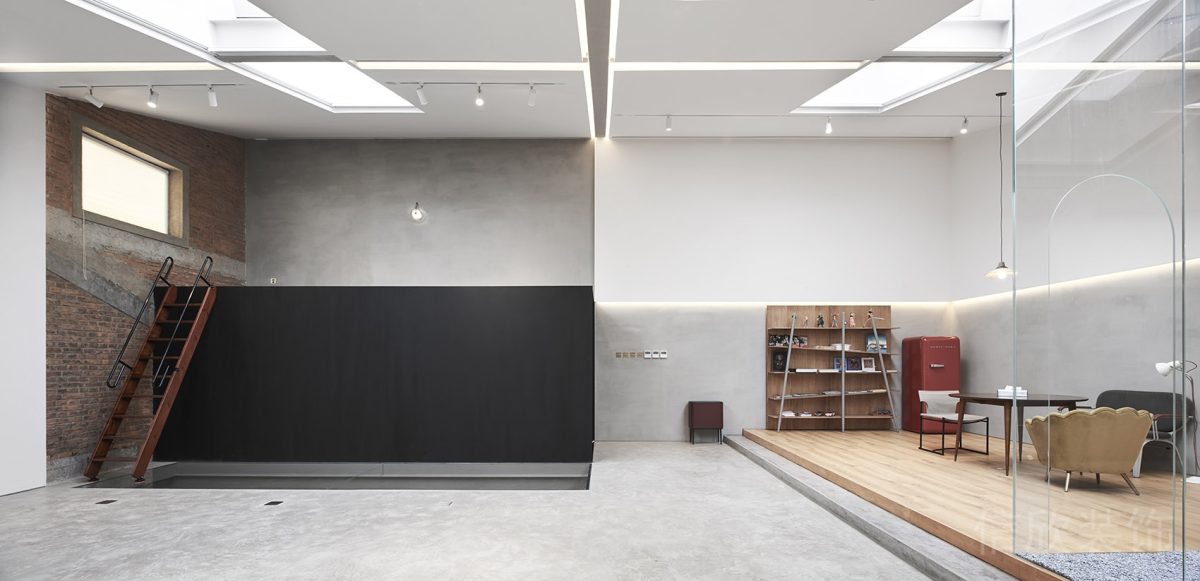 地臺木質地板原木風現(xiàn)代簡約天花內嵌式燈飾設計辦公室