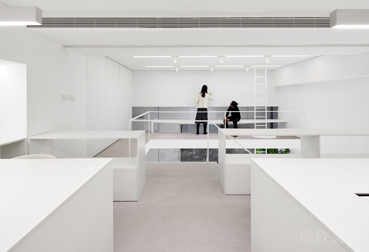 二樓辦公室裝修過道工作區(qū)域設計效果圖純白裝修