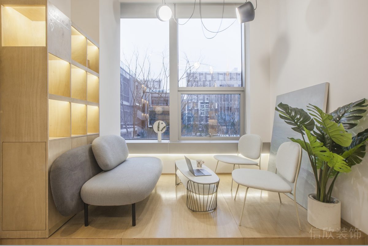 公共開放式區(qū)域裝修設(shè)計(jì)木質(zhì)效果布藝沙發(fā)自然日式風(fēng)設(shè)計(jì)工作室