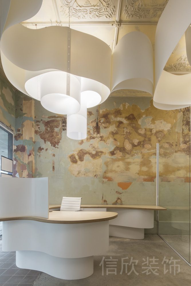 宮廷風(fēng)壁畫前臺桌裝修設(shè)計玻璃效果裝修辦公室大廳