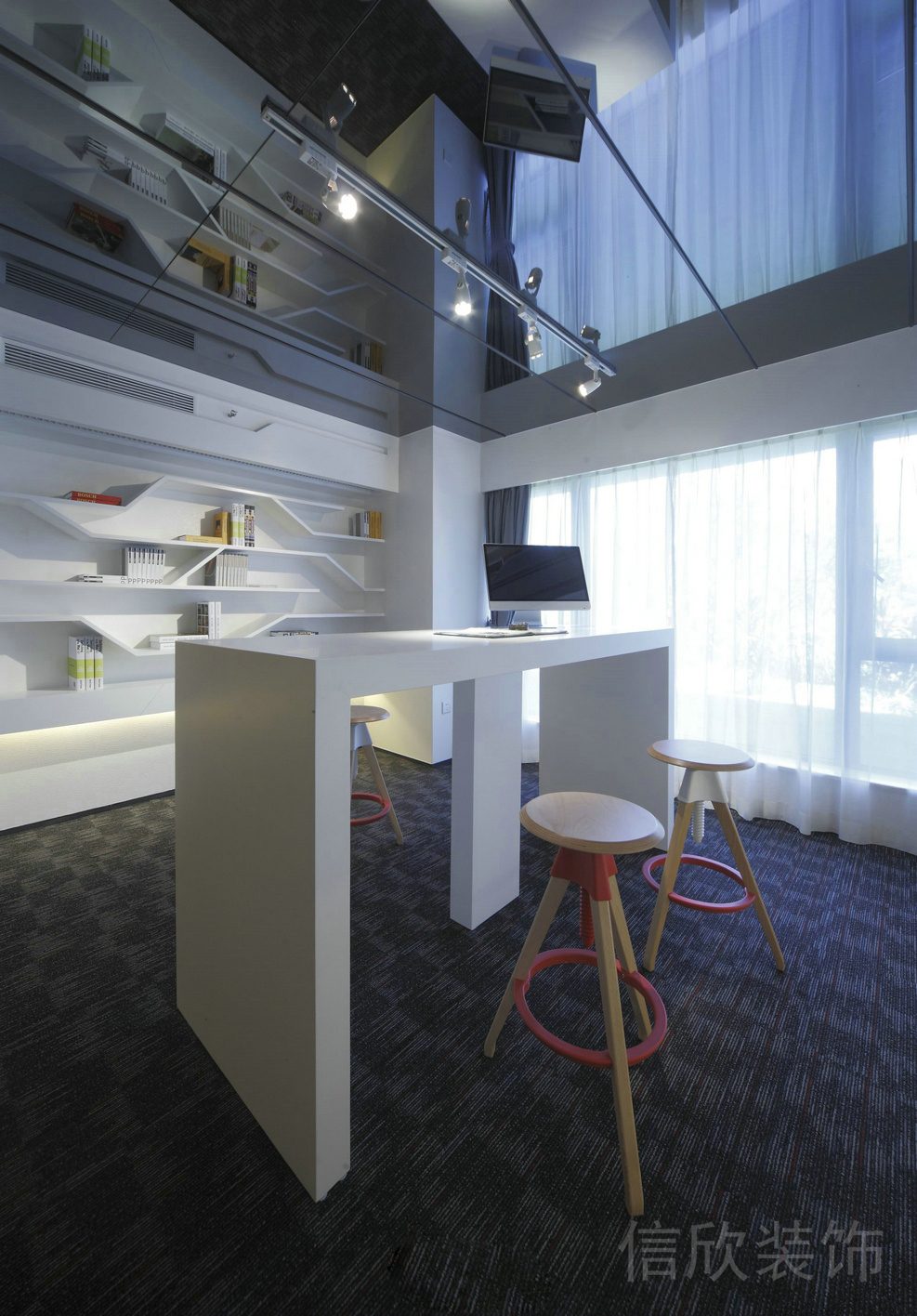 工作室高腳凳洽談室鏡面天花設(shè)計(jì)收納弧線創(chuàng)意墻柜裝修
