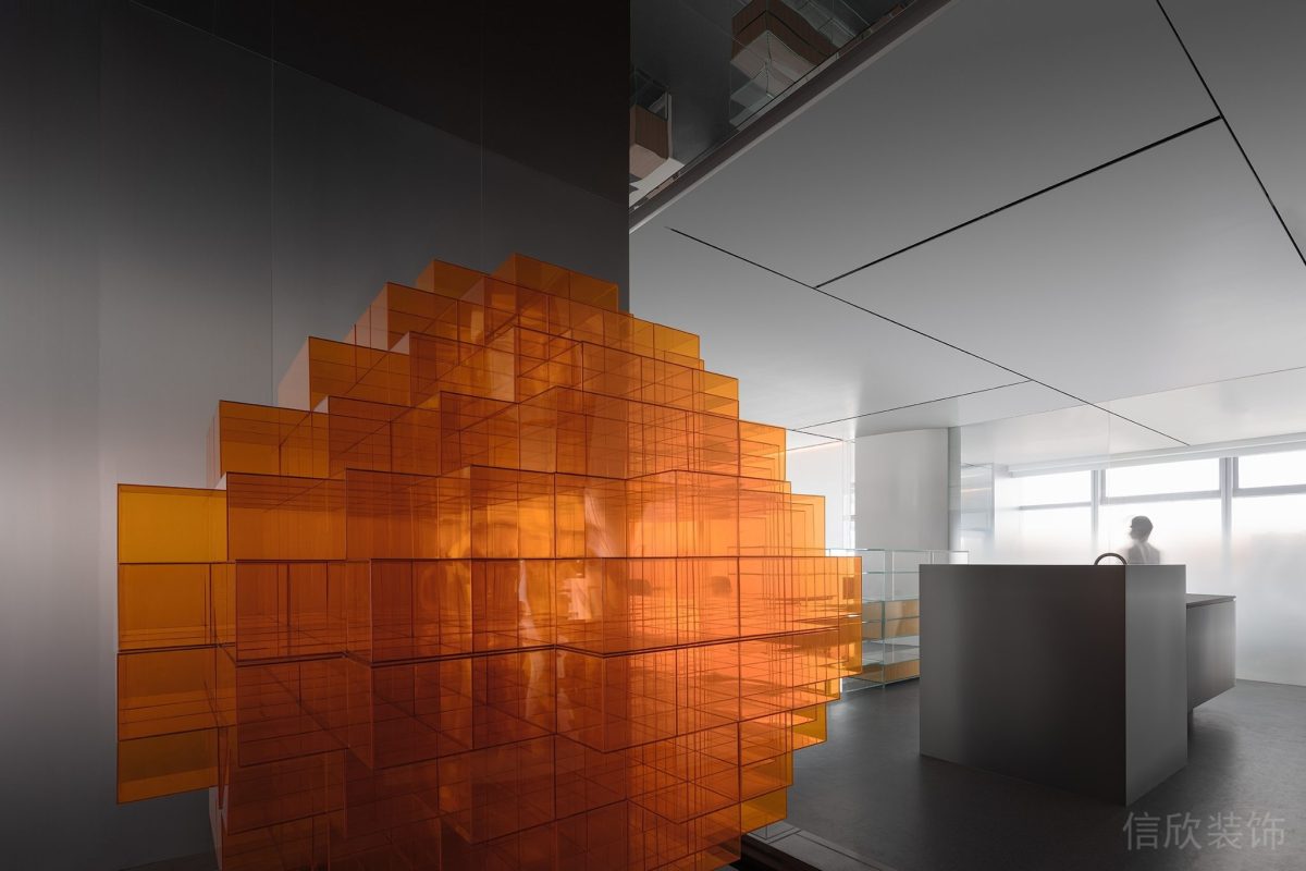 灰色矩形鋁合金方塊拼接天花板水泥灰吧臺(tái)設(shè)計(jì)辦公室效果圖