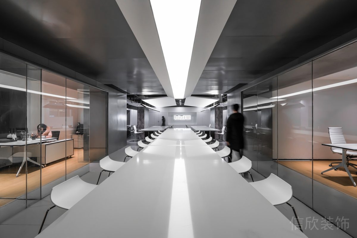 會議室白色長桌裝修設(shè)計玻璃裝修平推門智能效果設(shè)計