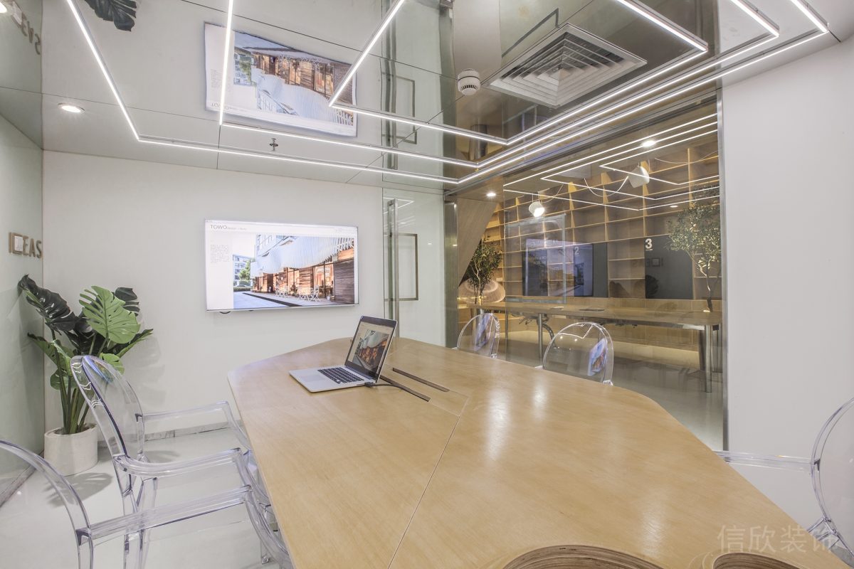 會議室亞克力透明設(shè)計(jì)座椅木質(zhì)長桌裝修洽談室裝修天花環(huán)形led燈飾設(shè)計(jì)