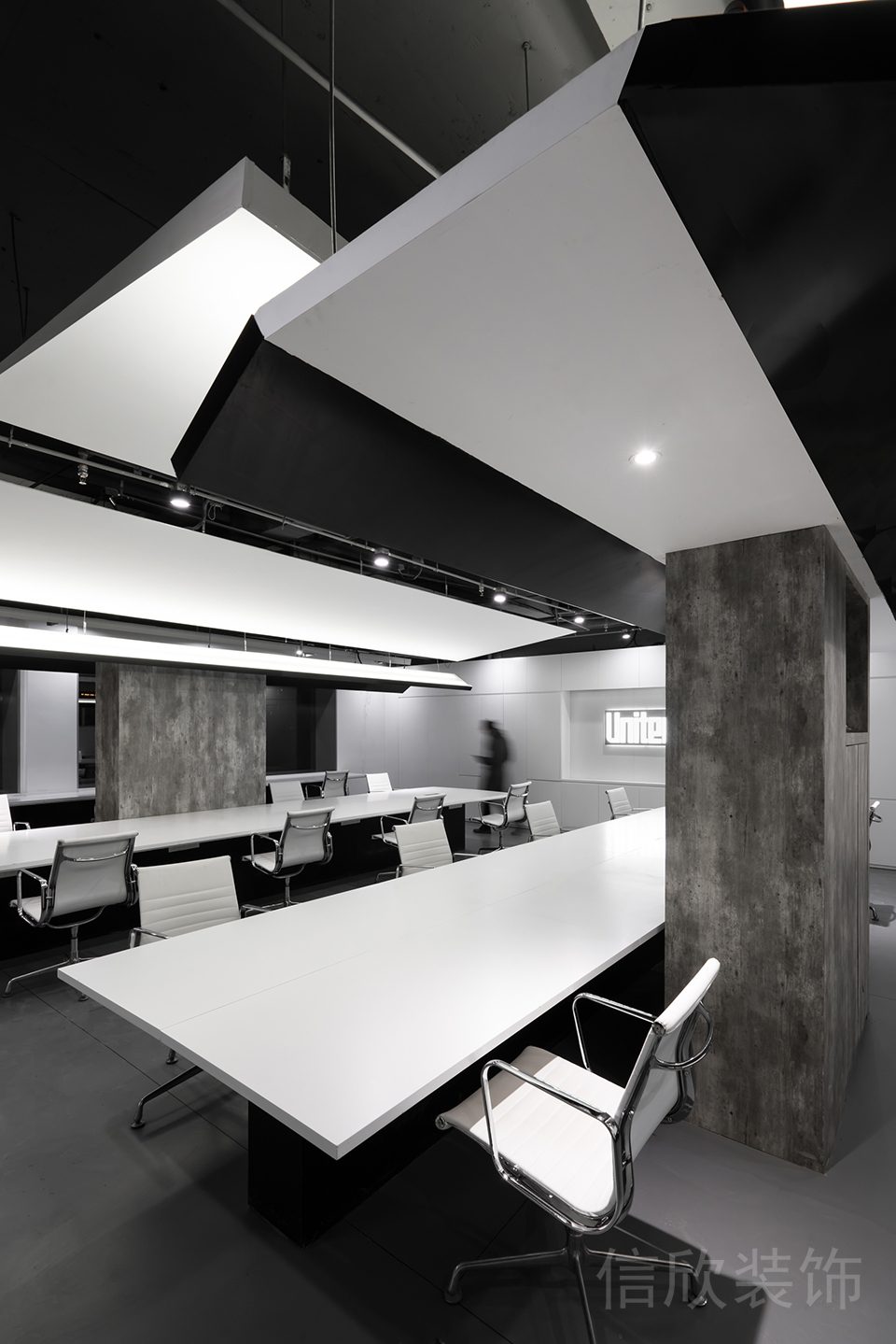 會議室裝修設(shè)計墻柱效果圖裝修長桌白色效果辦公室設(shè)計