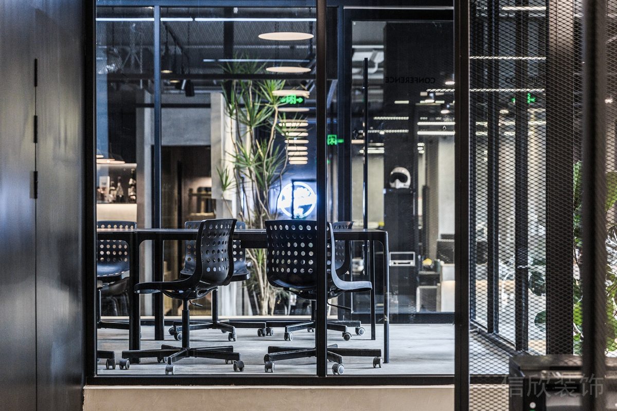 金屬裝修墻體隔斷玻璃效果會(huì)議室裝修黑色辦公室