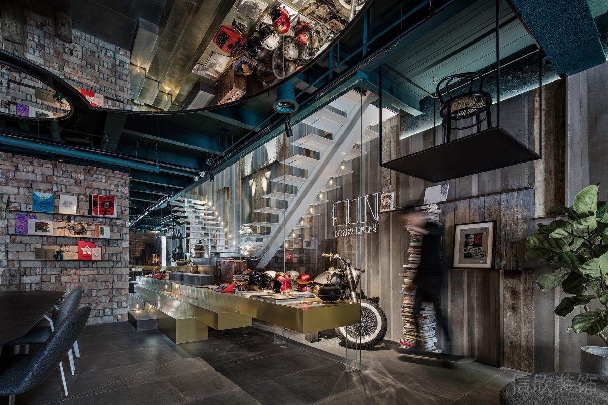 階梯式金色鋁合金桌板設(shè)計(jì)圓形懸吊式鏡面玻璃天花板裝修辦公室休息區(qū)設(shè)計(jì)