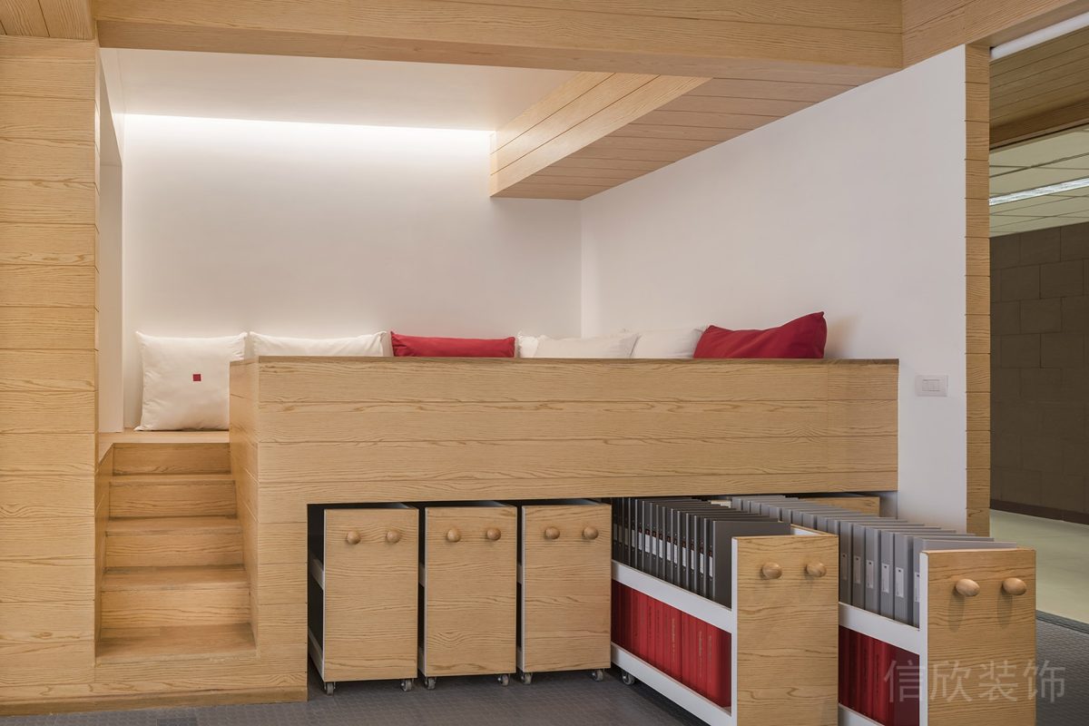 開放式員工休息區(qū)收納資料柜設(shè)計會議室階梯日式效果圖