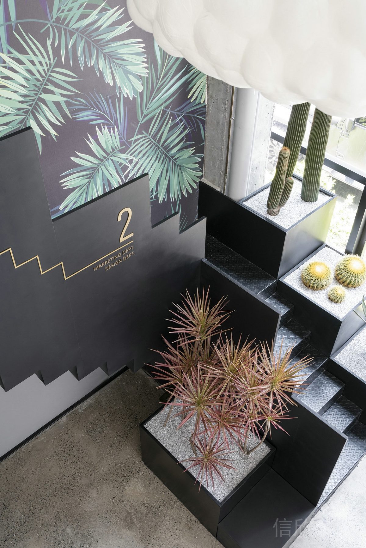 綠化裝修金屬黑色效果線條設(shè)計(jì)辦公室金色指示效果圖