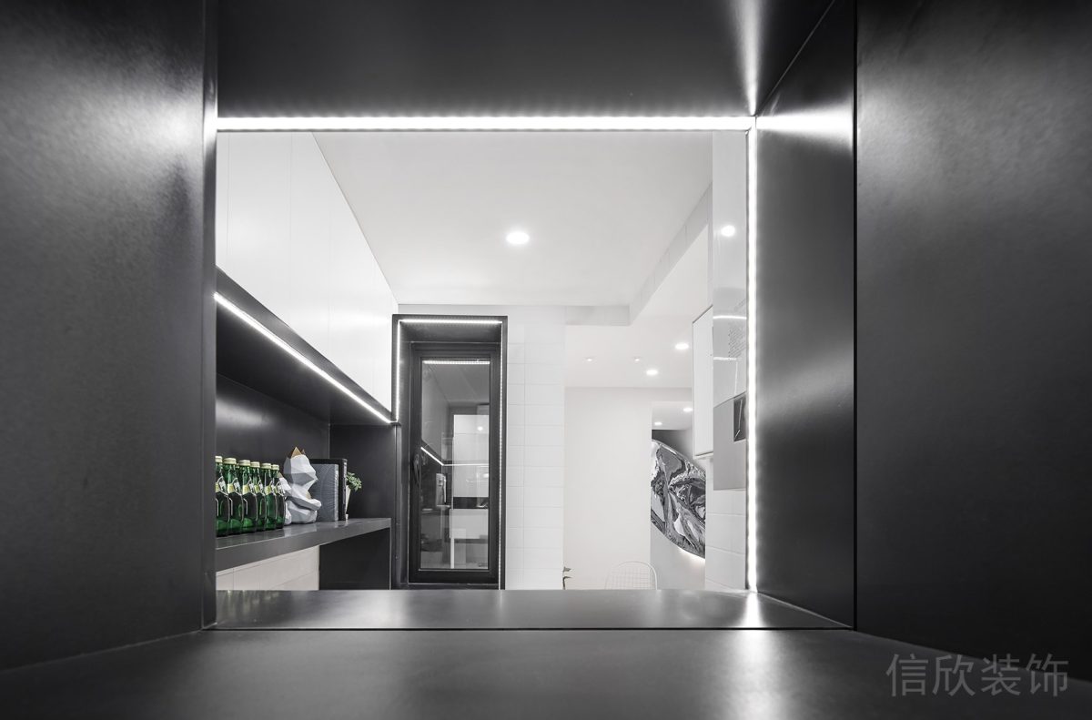 內(nèi)嵌式白色燈帶黑色調(diào)置物柜白色墻磚裝修辦公室茶水間效果圖