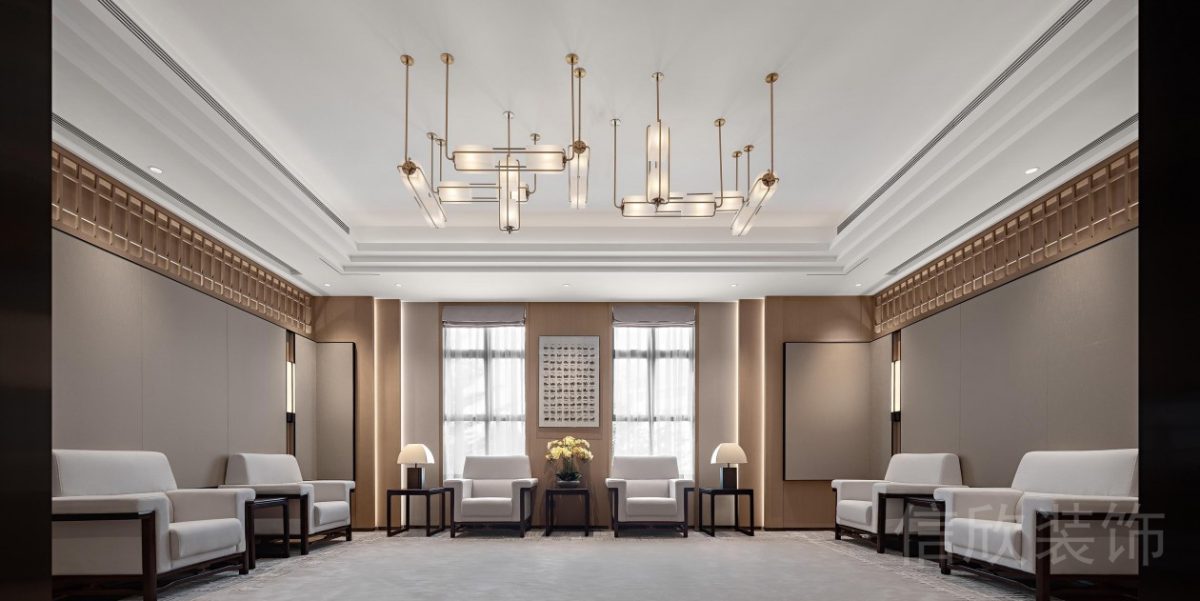 培訓(xùn)機構(gòu)比賽等候室裝修會議室設(shè)計環(huán)形皮革沙發(fā)中式風(fēng)木質(zhì)設(shè)計