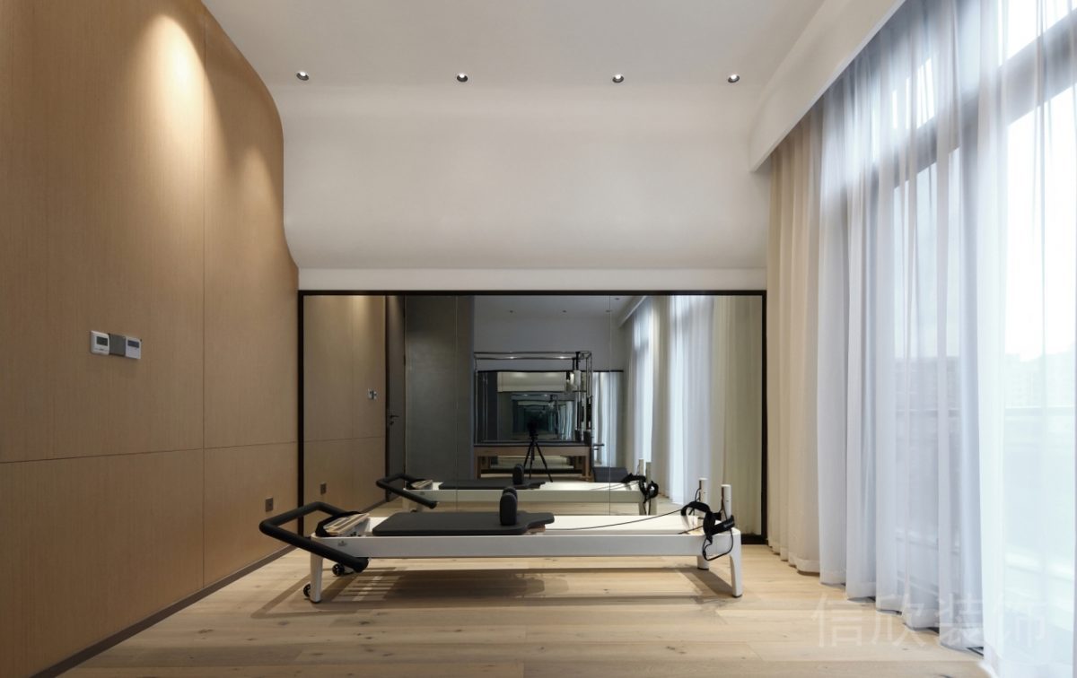 私教教室普拉提核心床裝修鏡面木質(zhì)裝修