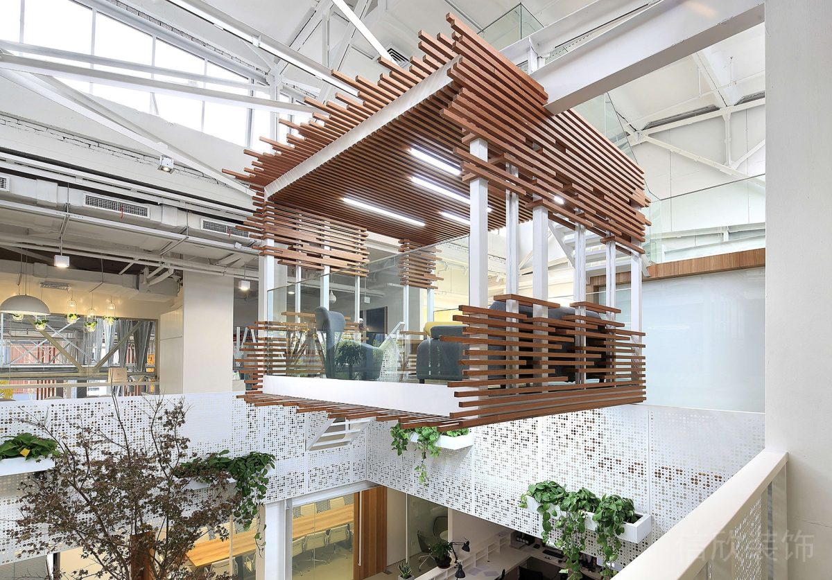 樹屋玻璃創(chuàng)意定制玻璃工作室木質(zhì)辦公室裝修設(shè)計