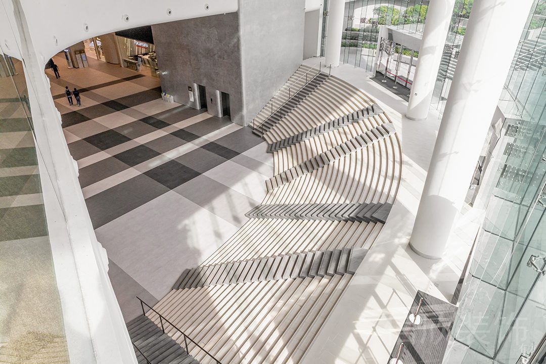 天花灰色創(chuàng)意線條設(shè)計辦公室裝修